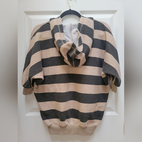 Daytrip Women's V-Neck Heart Breaker Striped Hooded Sweatshirt Size XS - Picture 2 of 3